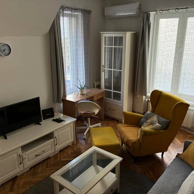 Alquiler de un acogedor apartamento de 2 habitaciones, 50 m², cerca del centro de Belgrado, Serbia
